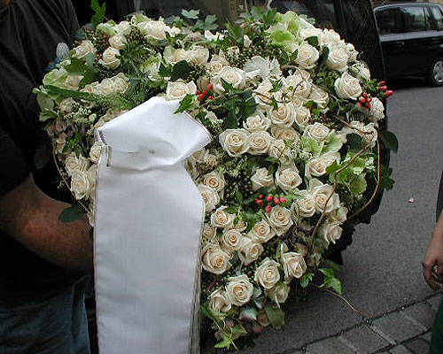 Herz mit/ohne Akzent (Nelken, Rosen oder Gerbera)